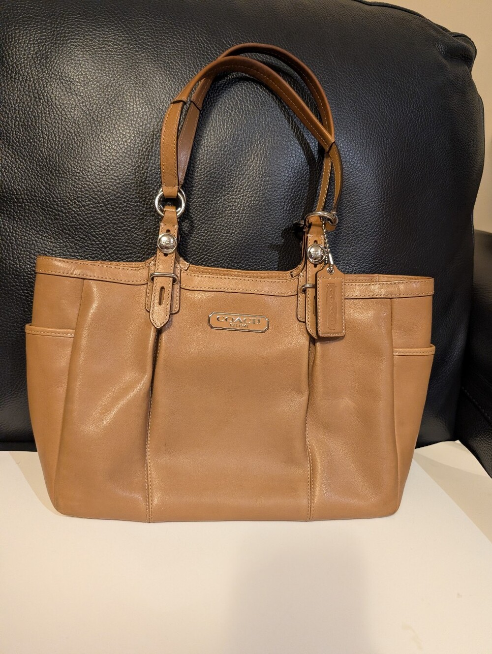 Coach Gallery Leather East/West Tote (Style No. F15147) in VGUC